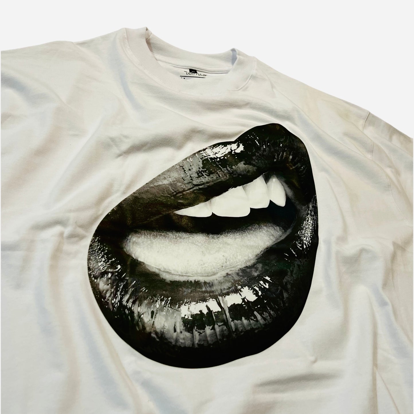 REMERA OVERSIZE LIPS