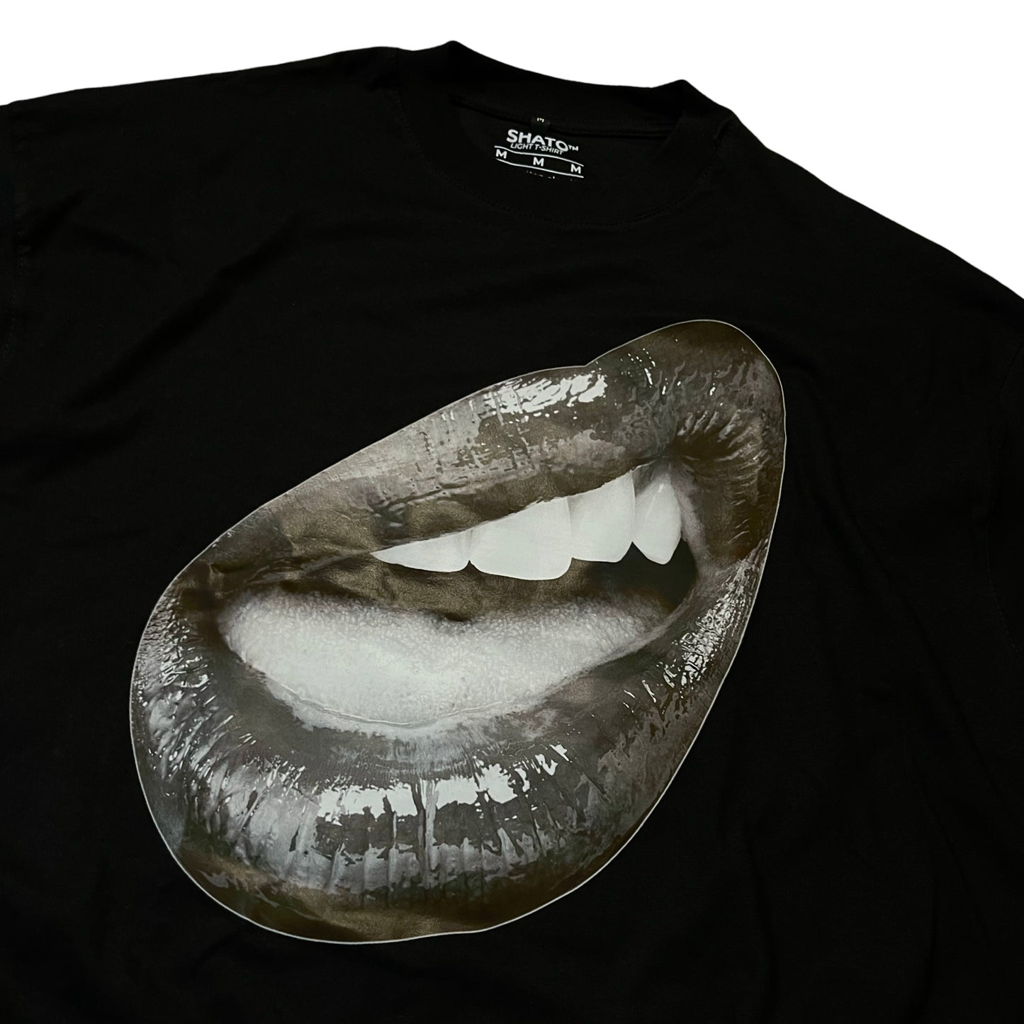 REMERA OVERSIZE LIPS